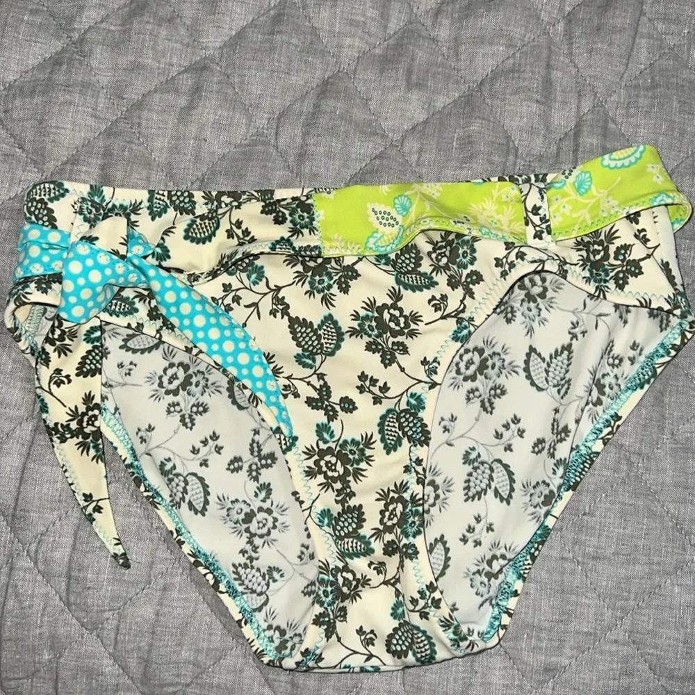 CoCo Reef bikini and swim skirt - Picture 5 of 10